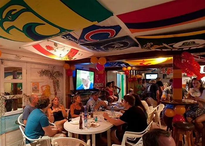 Hostel Pedro's & *