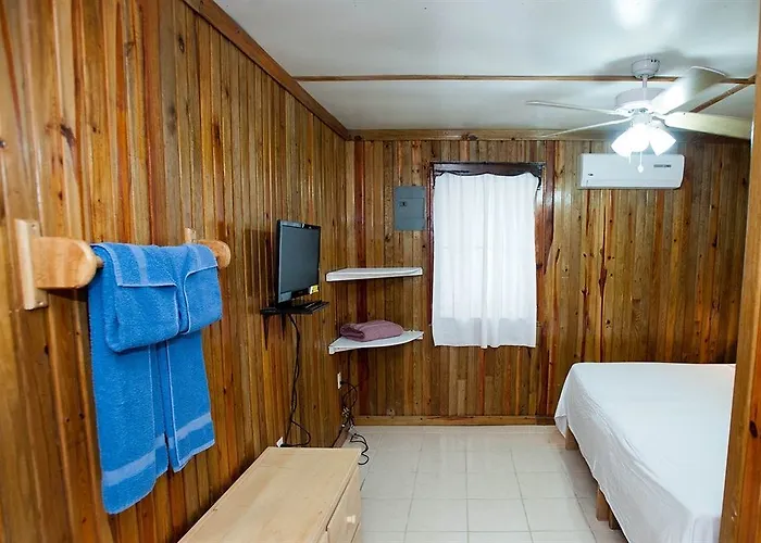 Hostel Pedro's & *